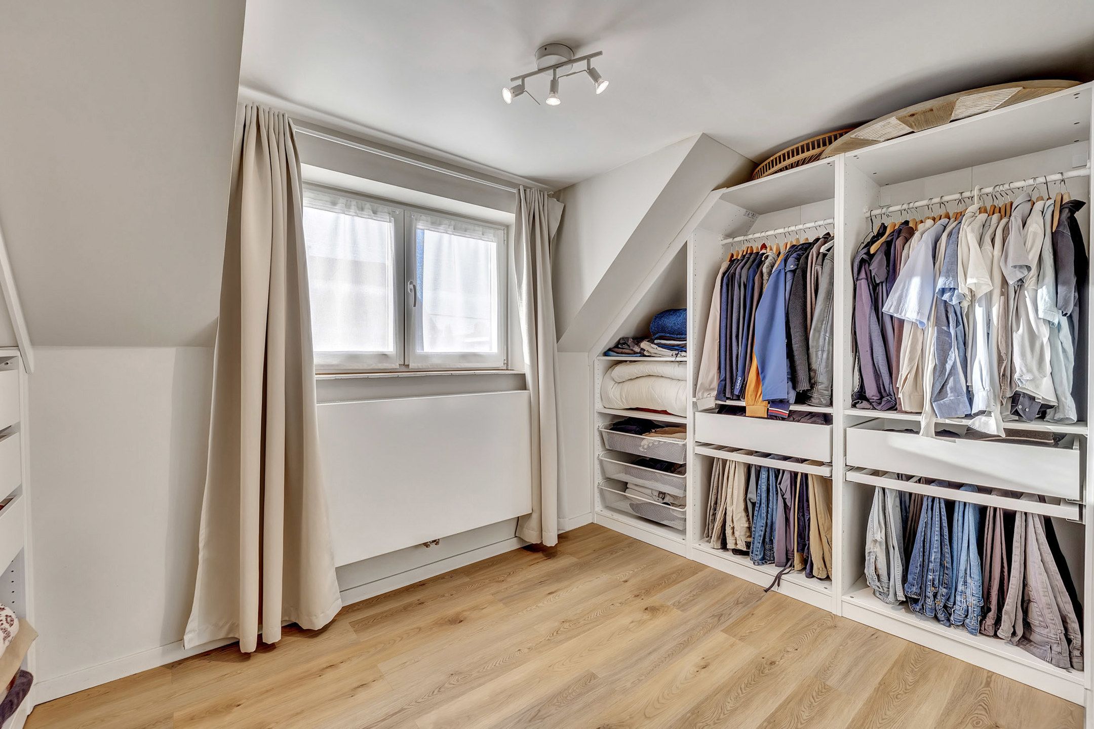 Instapklare woning met ruime tuin en garage foto 15