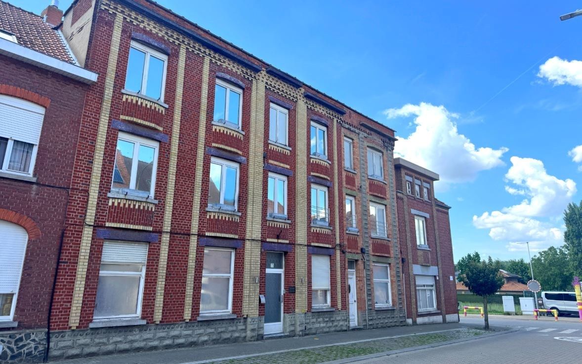 Hoek gebouw met mogelijkheden te koop Menen foto {{pictureIndex}}