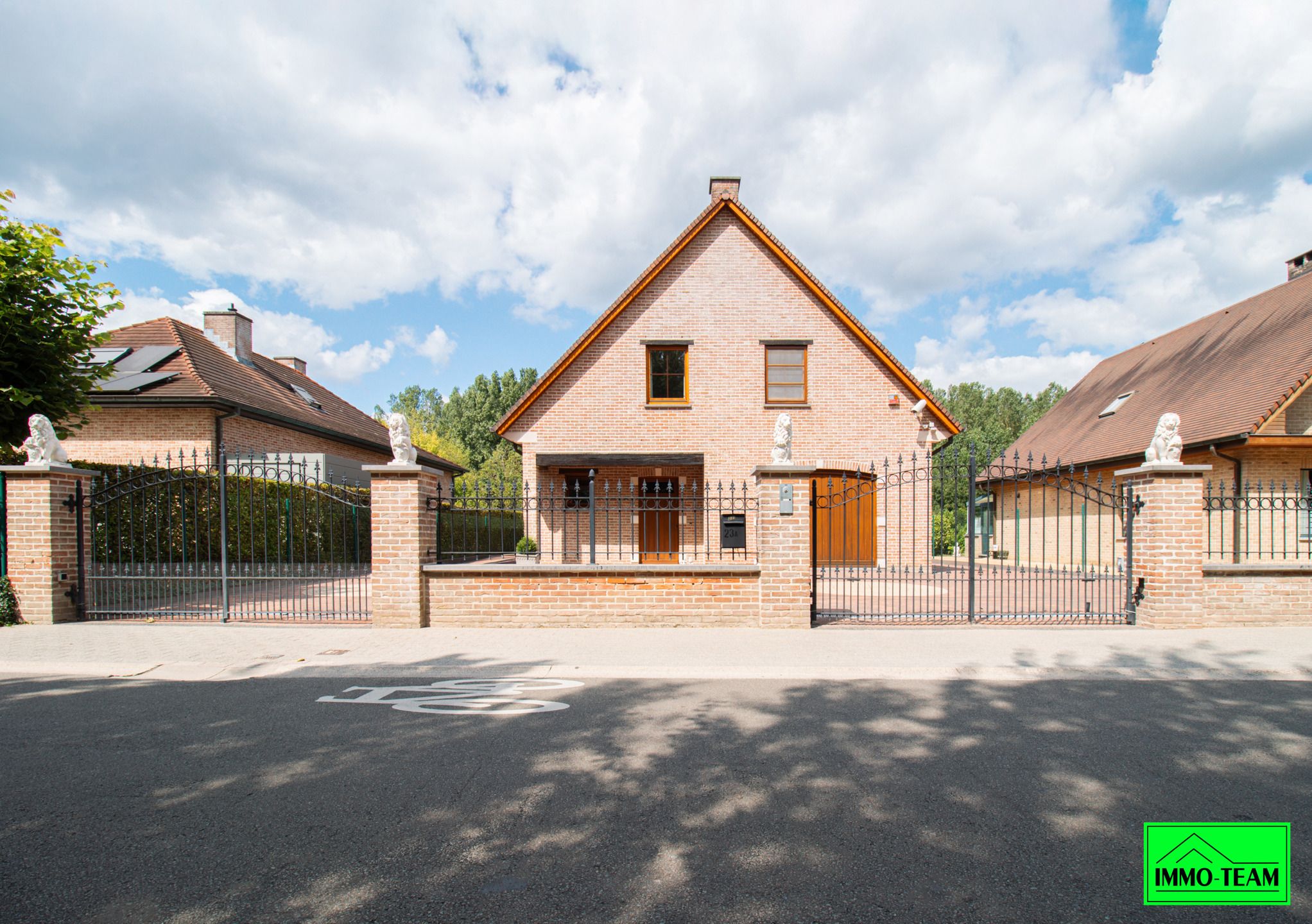 Prachtige, energiezuinige en perfect onderhouden villa foto {{pictureIndex}}