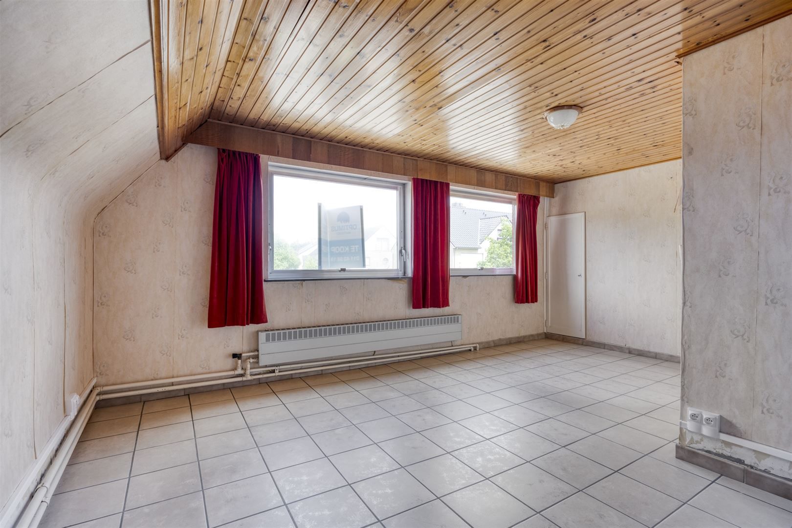 TE KOOP: Woning met 3 slaapkamers op breed perceel! foto 5