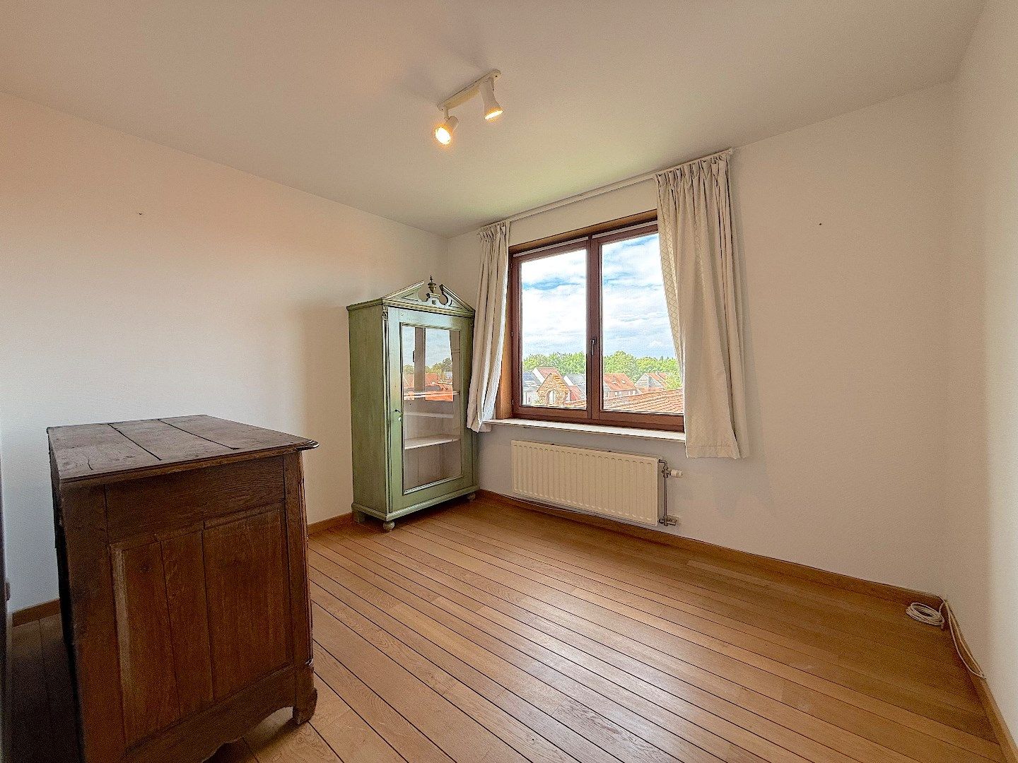 Ruim 3-slpk appartement met garage foto 12