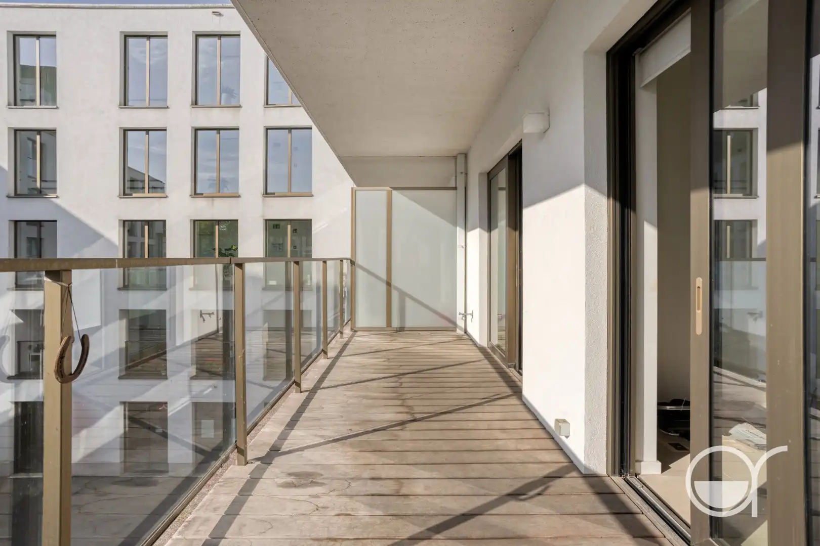 Assistentieflat met één slaapkamer en ruim terras foto 12