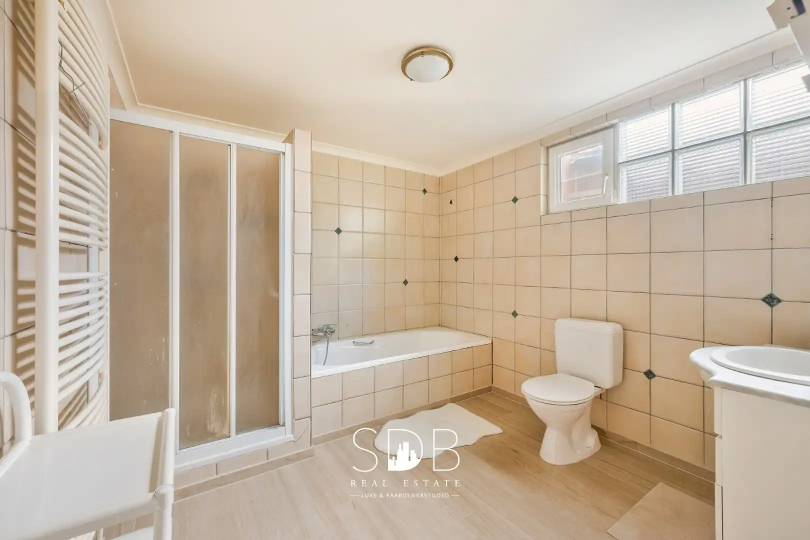 Hedendaagse villa met gezinstuin en graslanden op 7.496m² foto 17