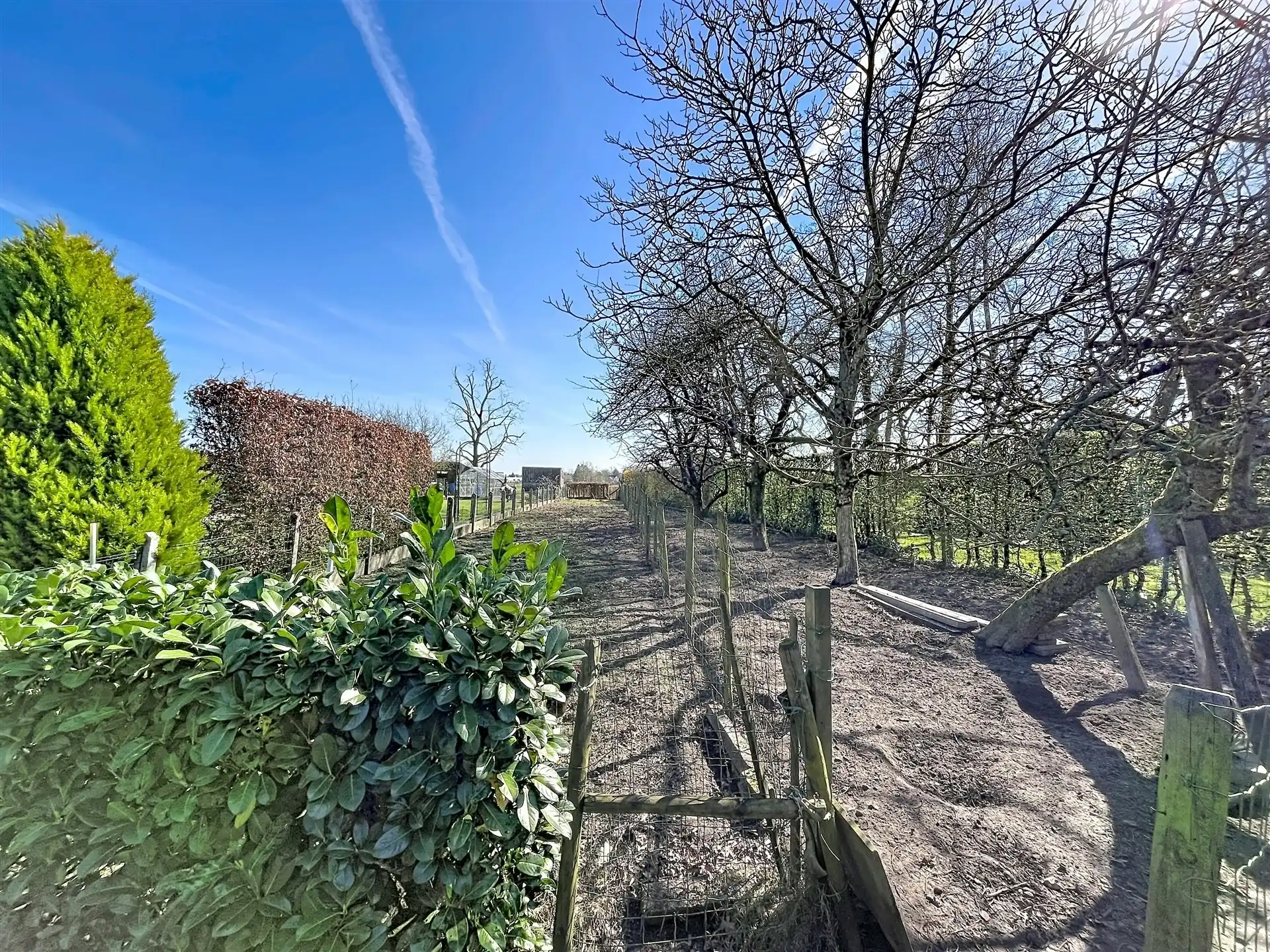 Gezinswoning met garage op perceel van 900m² met weids uitzicht! foto 3