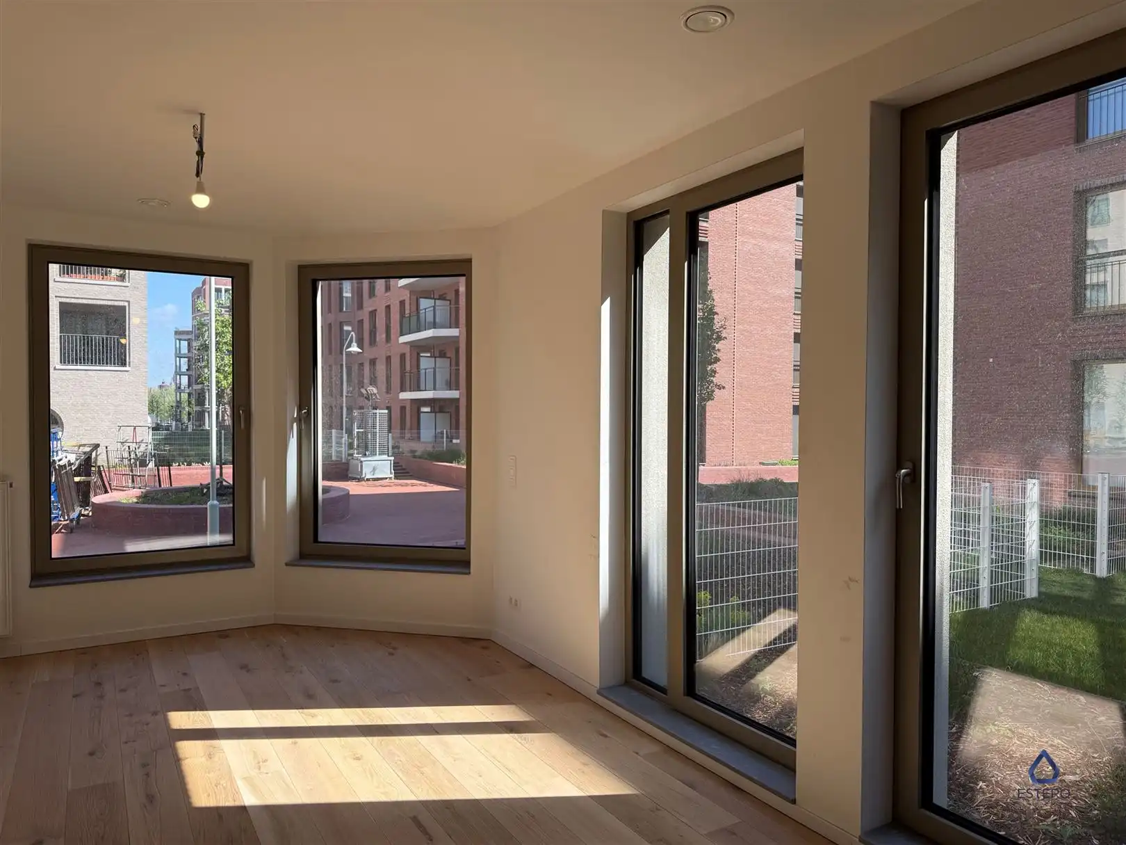 Modern nieuwbouwappt 2-SLK met terras te Tour & Taxis foto 8