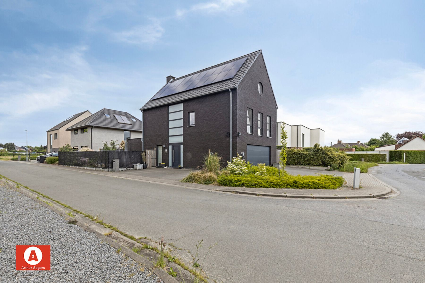 Ruime energiezuinige villa met 5 slaapkamers op toplocatie! foto {{pictureIndex}}