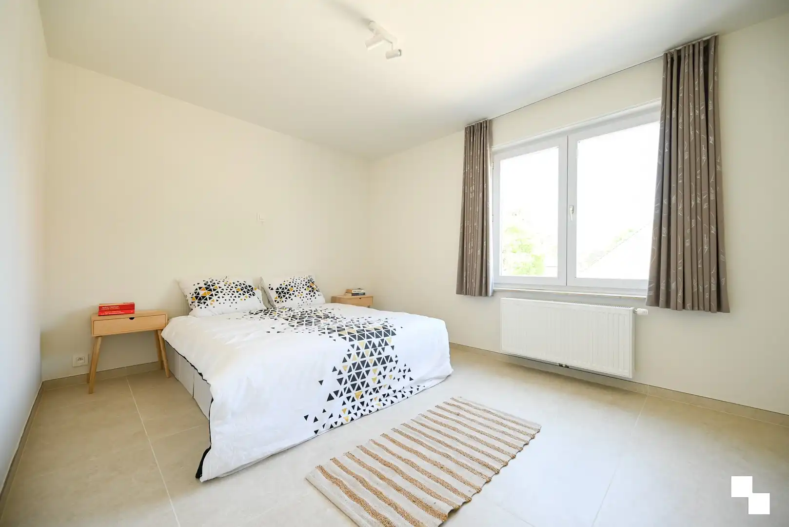 Lichtrijk, compleet gerenoveerd hoekappartement & volledig instapklaar te Izegem, Emelgem. foto 12