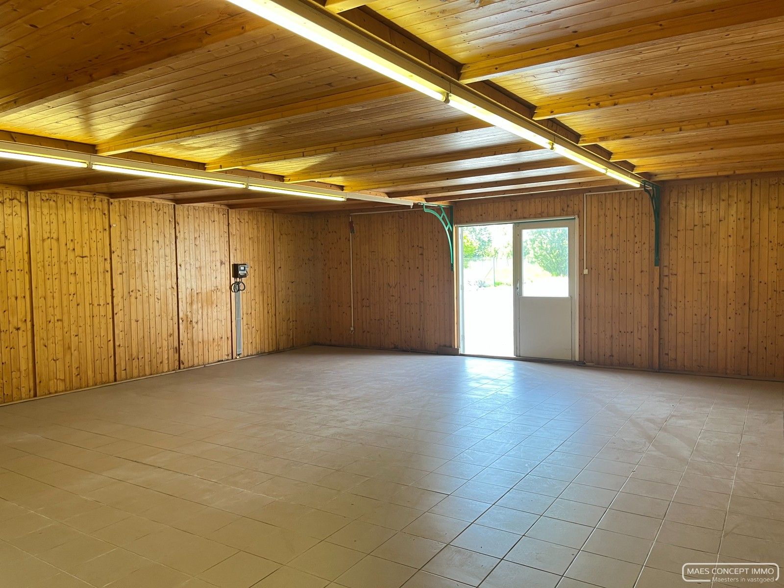 Loods te huur in Tiegem foto 3