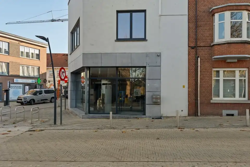 INSTAPKLARE HANDELSRUIMTE MET KANTOOR, VERGADERRUIMTE EN KELDER OP TOPLOCATIE IN SINT-TRUIDEN foto 13