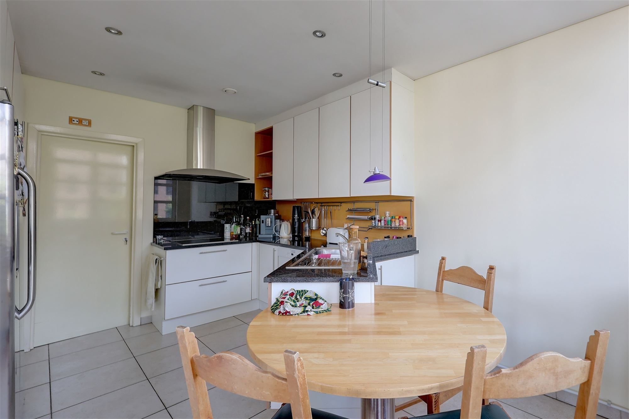 Ruim appartement met één slaapkamer en autostaanplaats in hartje Mechelen foto 8