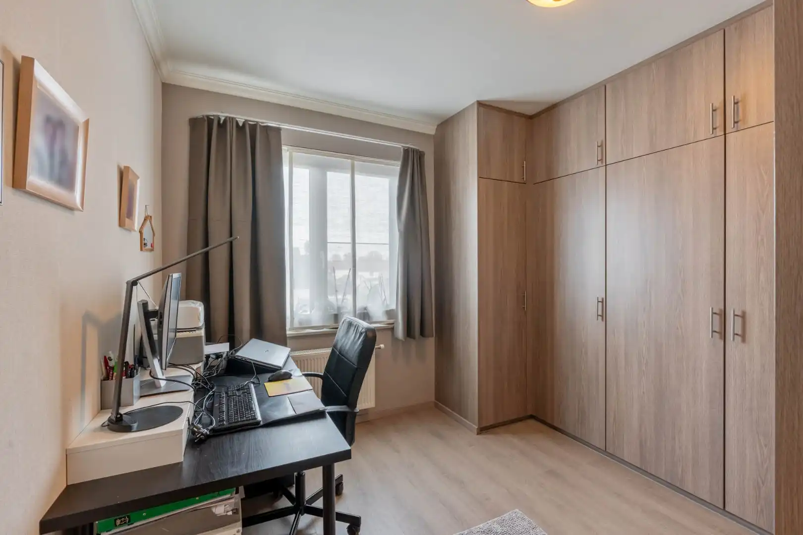 Comfortabel investeringsappartement met 2 slaapkamers en garage, in dorpskern foto 10