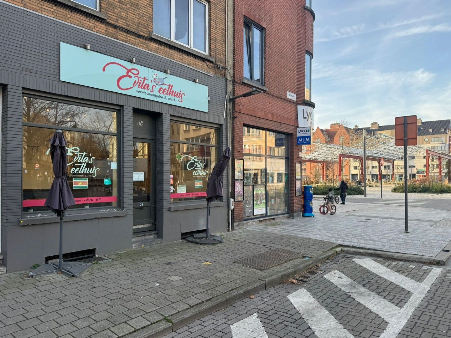 HANDELSPAND AAN PARK ZUID (pop-up) foto {{pictureIndex}}