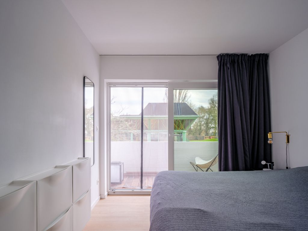 Stijlvol en lichtrijk 2-slaapkamer appartement met terras op wandelafstand van het historisch centrum. foto 11