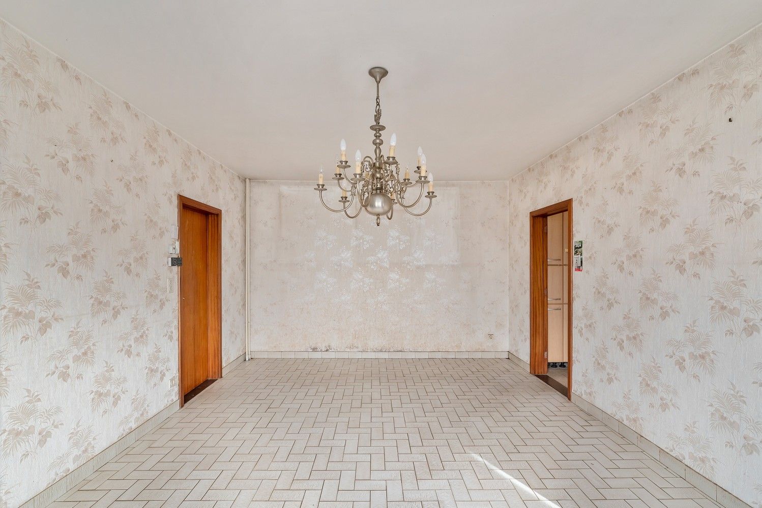 Halfopen bebouwing met garage in doodlopende straat foto 8