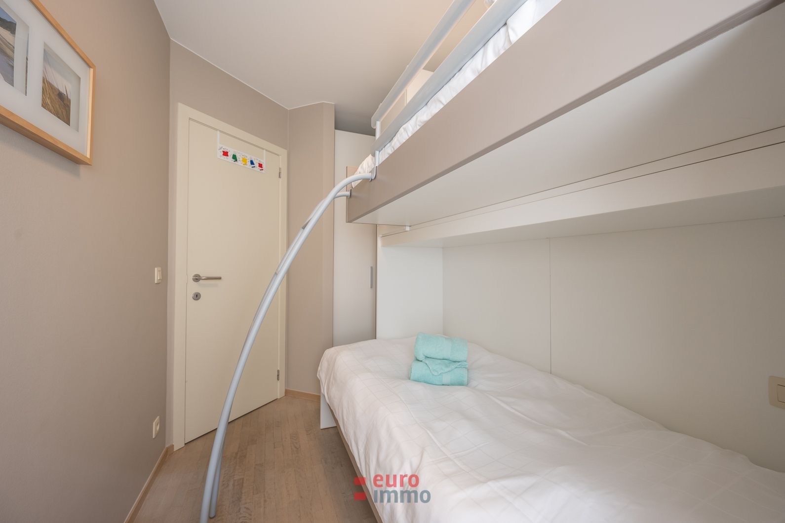 Luxe appartement aan de Zeedijk van onze trotse badstad! foto 9