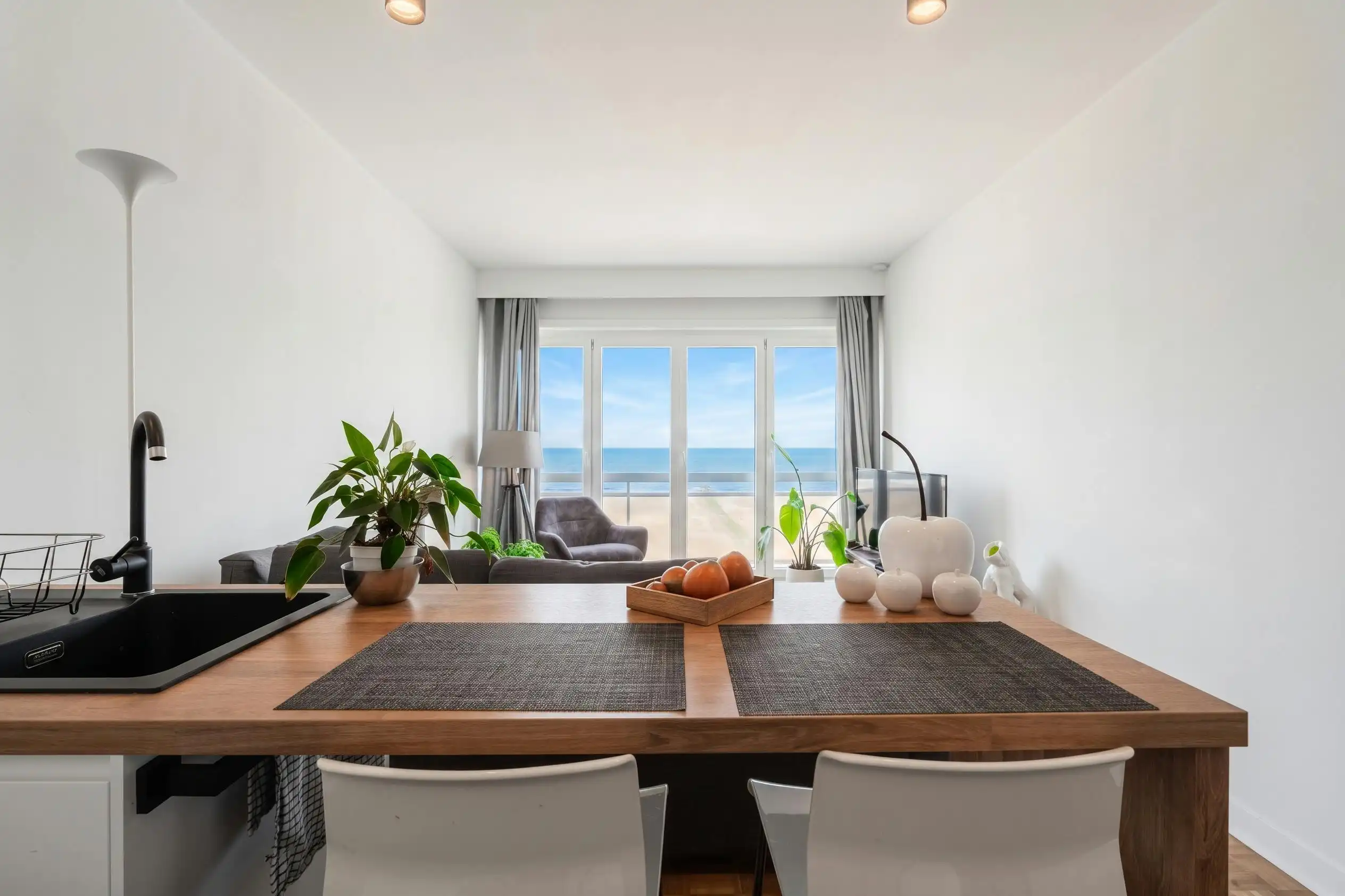 Ruime studio met prachtig frontaal zeezicht te Middelkerke foto 2