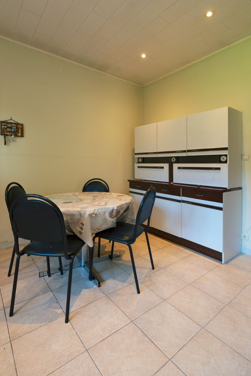 Op te frissen / te renoveren woning met tuin in residentiële buurt foto 10