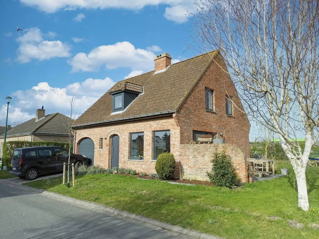 Instapklare, lichtrijke woning (3 slpks) + zonnige tuin foto {{pictureIndex}}