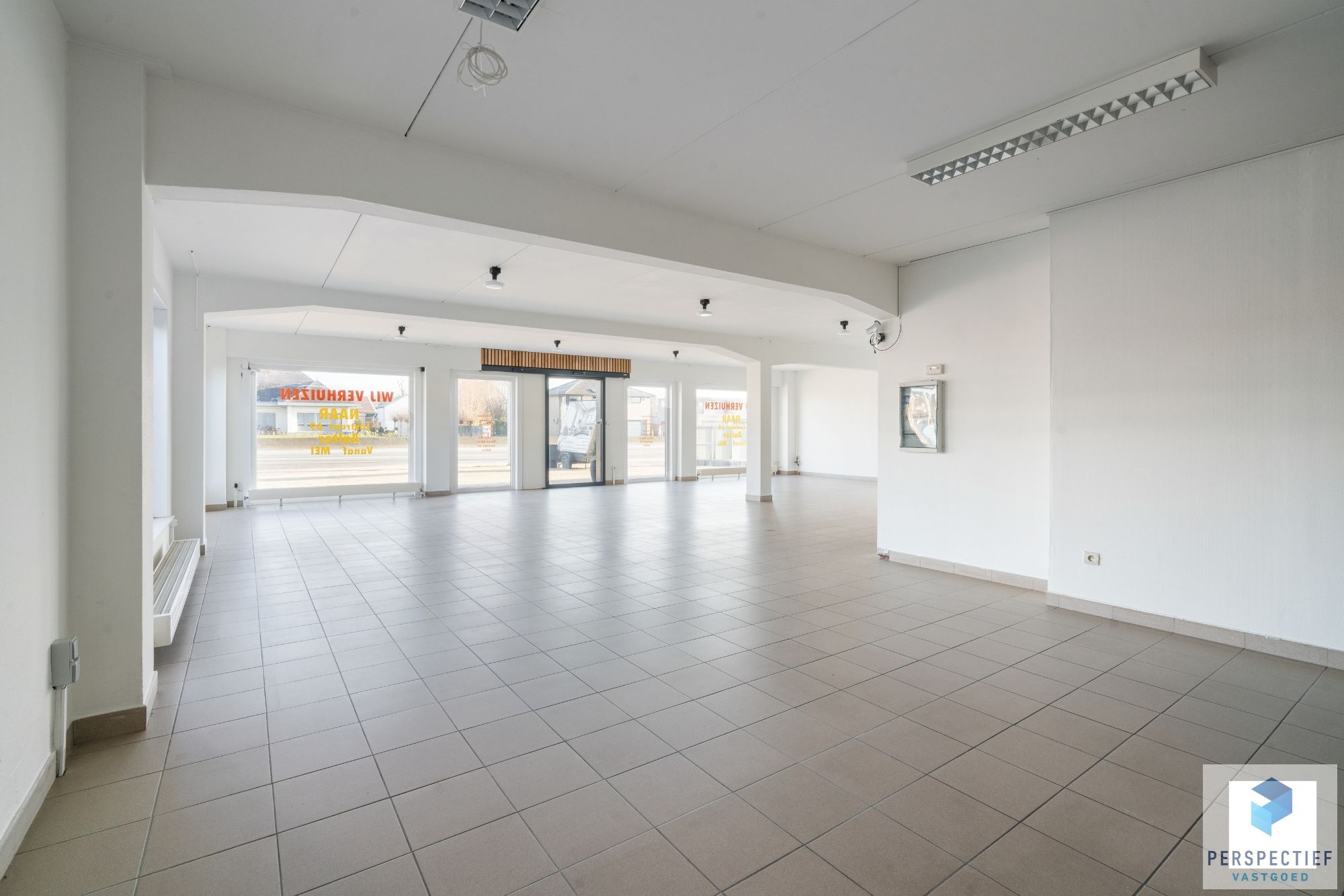 Handelspand met Winkelruimte, Magazijn en Woonst op 1.682 m² foto 16