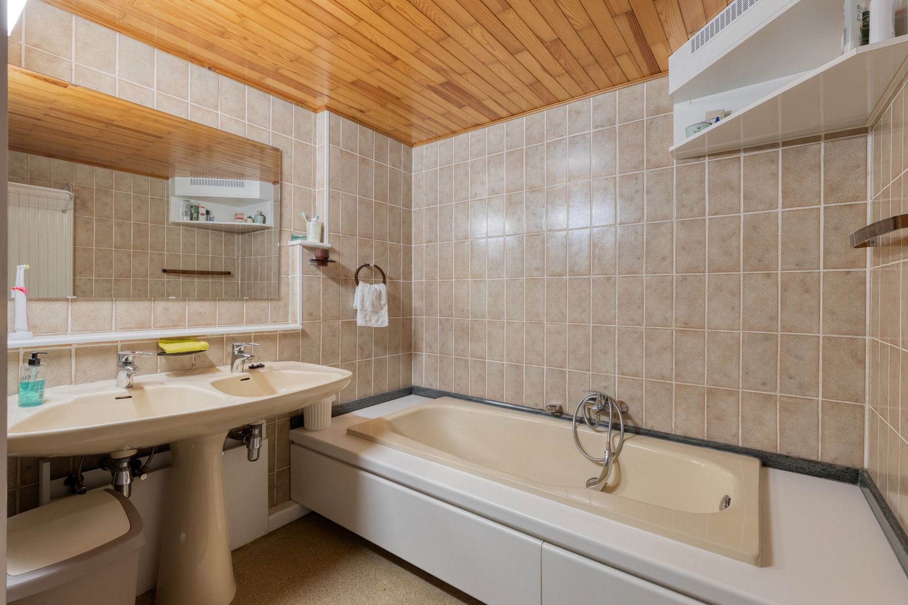 Karaktervolle villa grenzend aan het Liedekerke bos foto 23