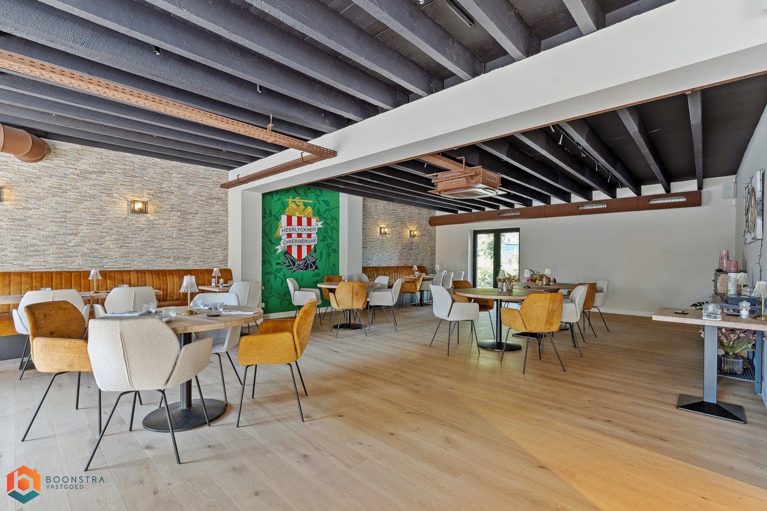 Grondig gerenoveerd handelsgelijkvloers met woonst en ruime parking foto 4