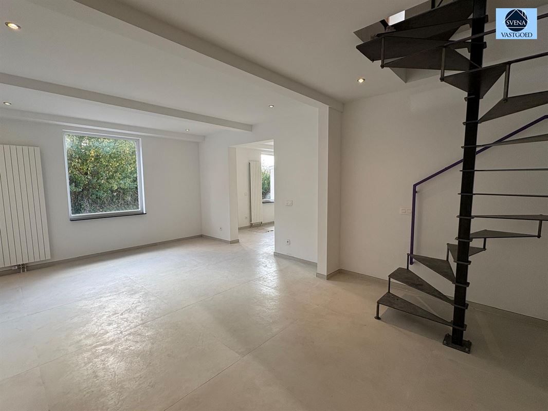 ZEER RUIME WONING MET 4 SLAAPKAMERS EN 2 GARAGES foto 5