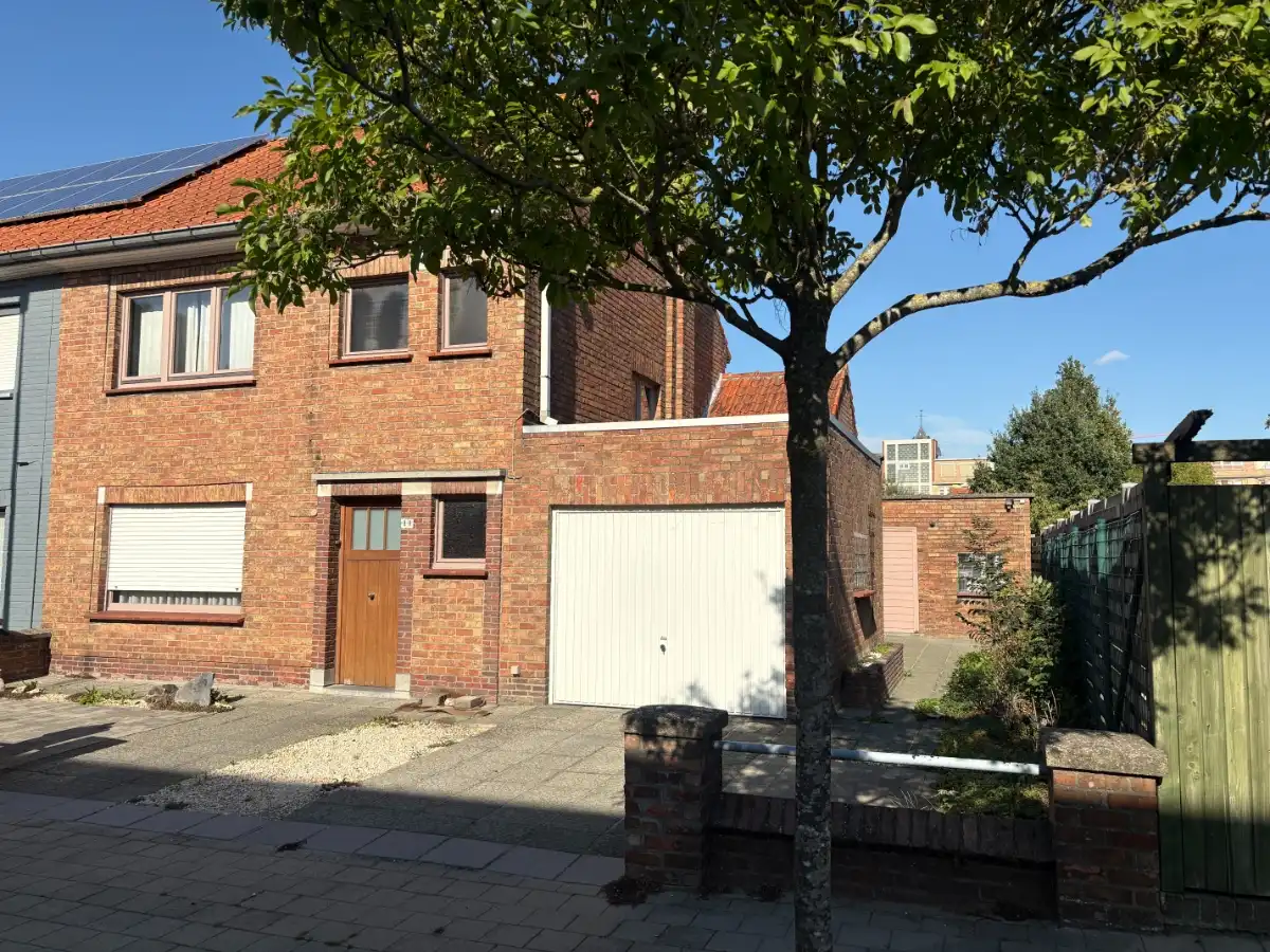 drie slaapkamer ééngezinswoning met garage en tuin foto 2