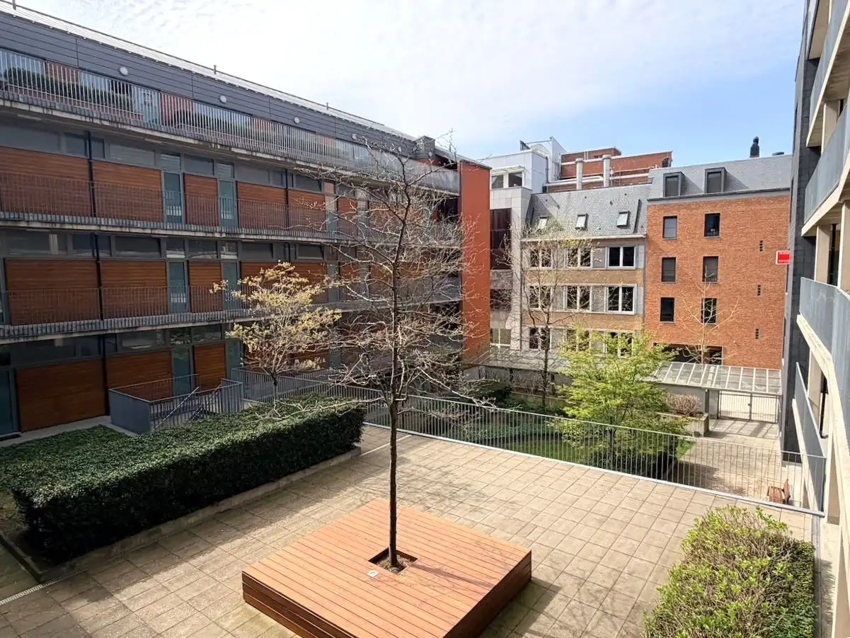 Centraal gelegen bemeubeld appartement MET autostaanplaats foto 13