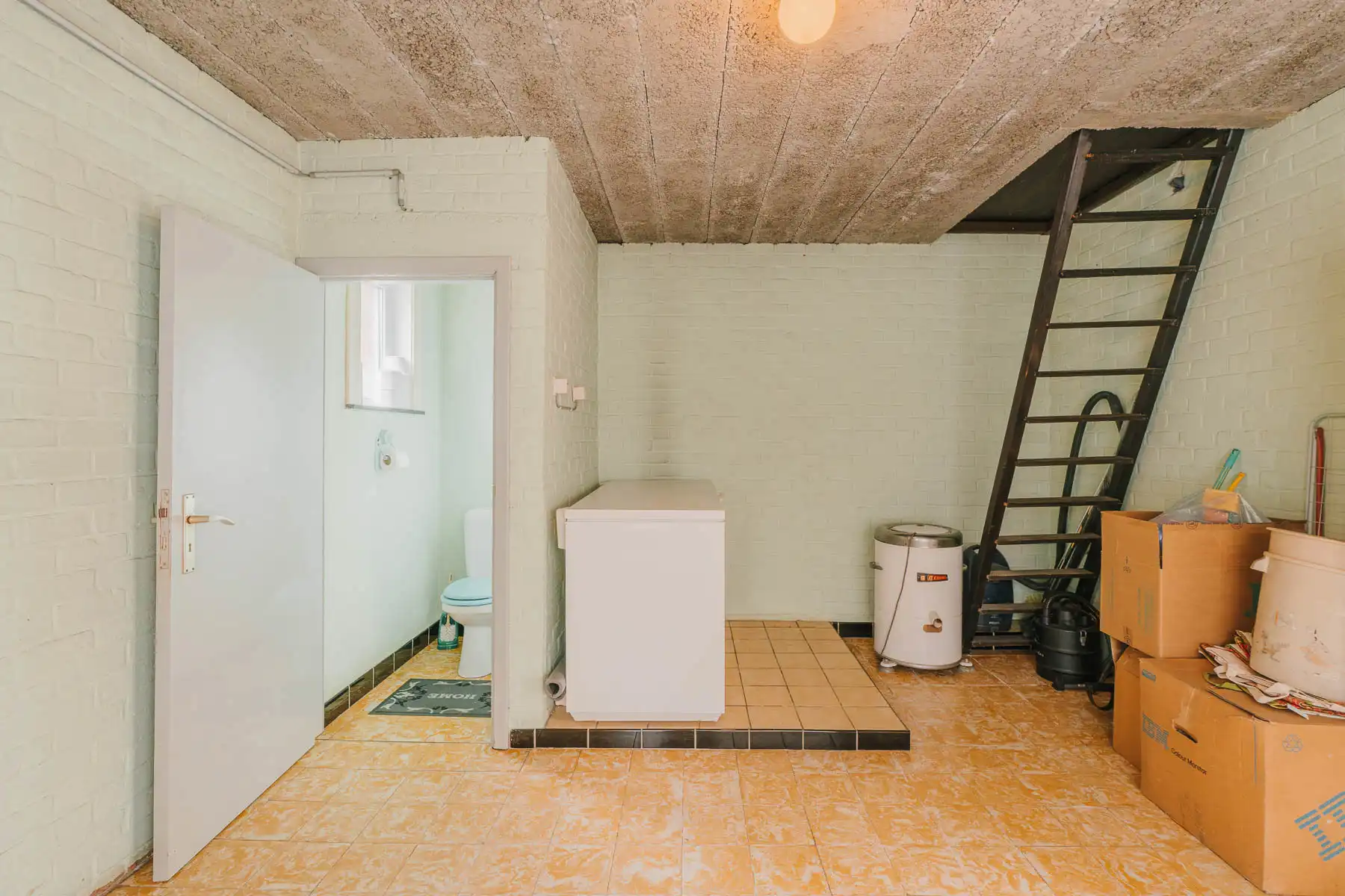 Charmante, te renoveren woning in mooie doodlopende straat foto 13