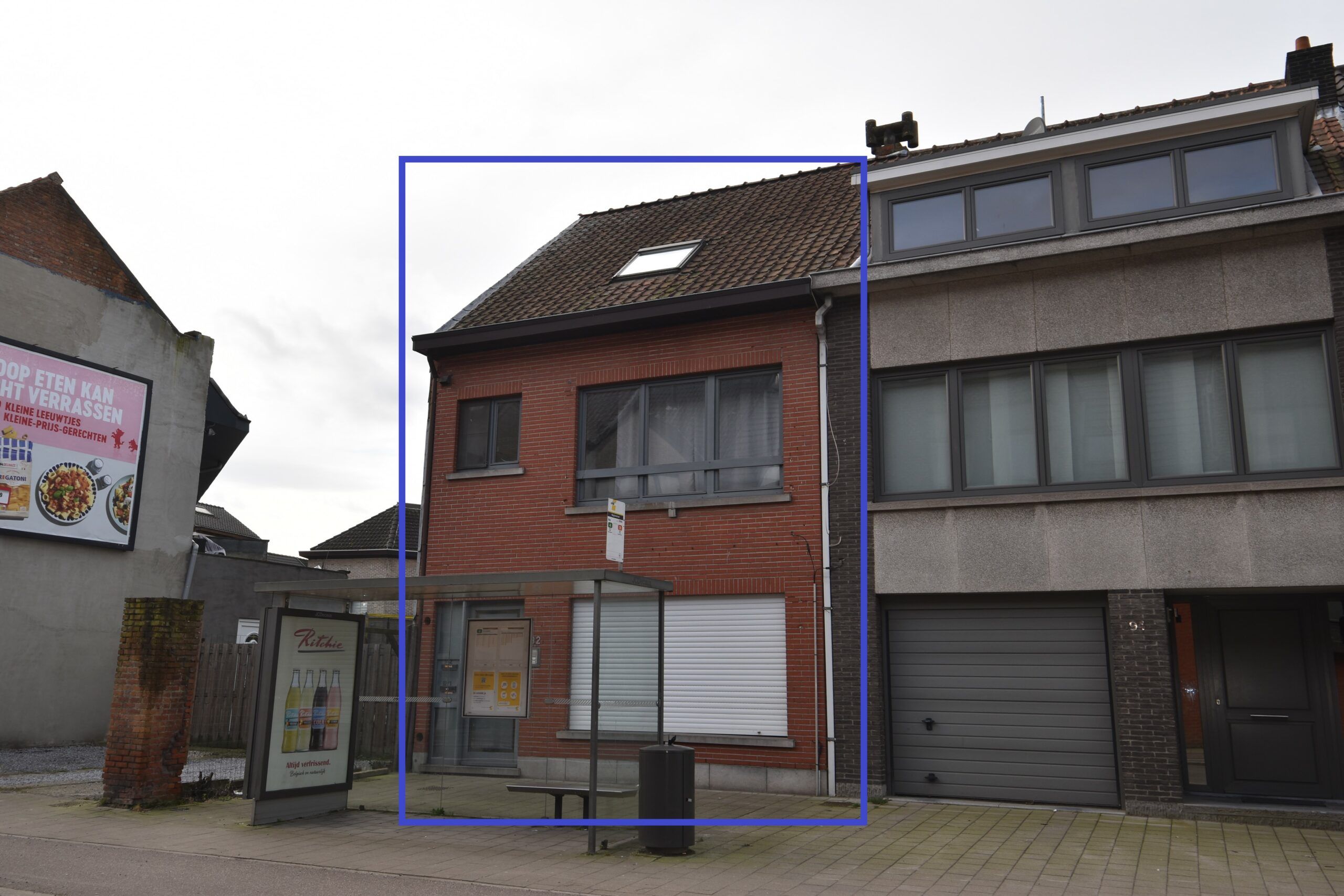 Opbrengsteigendom (2 appartementen) in Sint-Niklaas foto {{pictureIndex}}