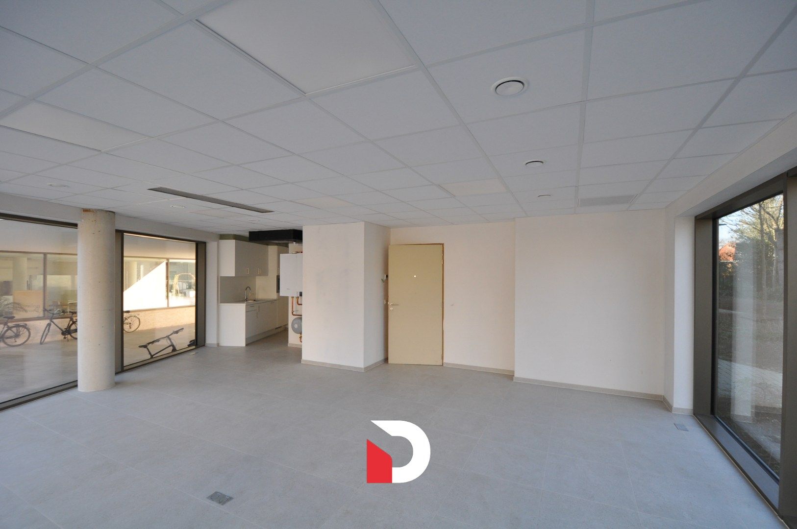 Recente kantoorruimte met 2 parkings op toplocatie te Sint-Michiels (Brugge) foto 8