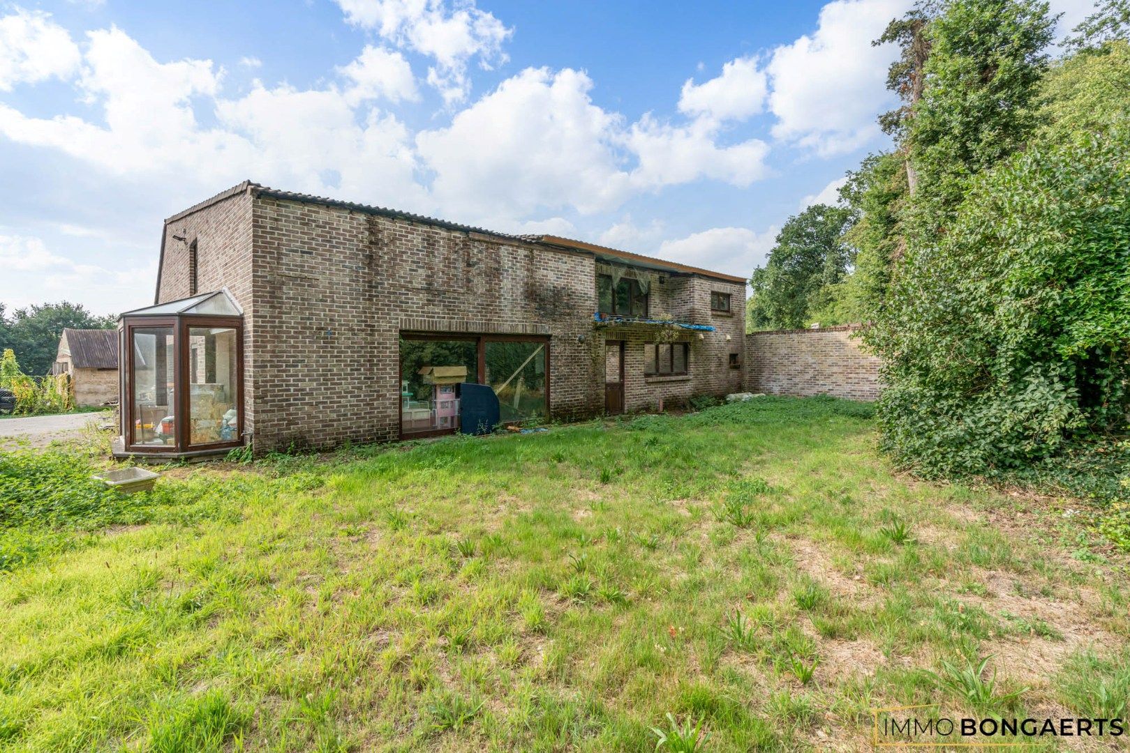 Rustig gelegen te renoveren woning op een uitzonderlijk perceel foto 3