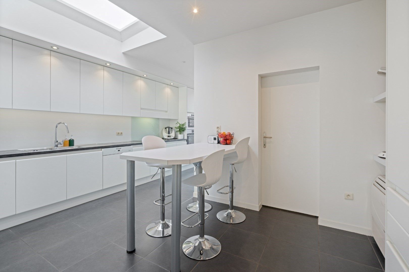 GERENOVEERDE WONING MET 3 SLAAPKAMERS EN TUIN foto 6
