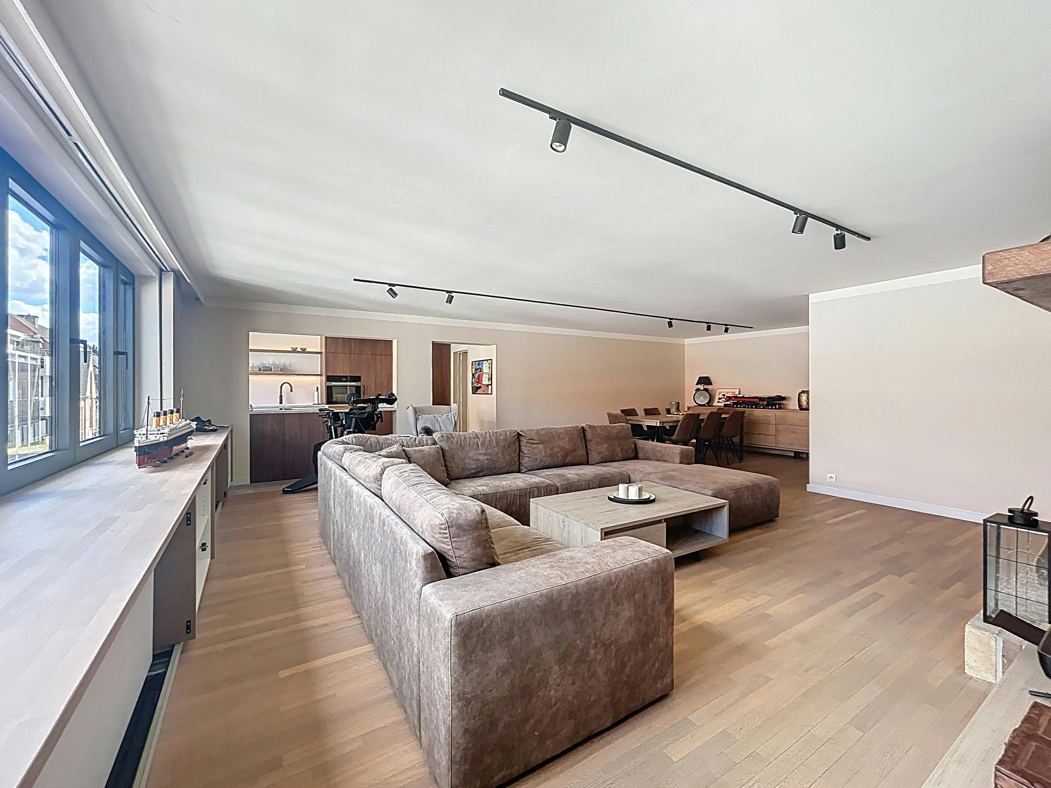 Bijzonder ruim appartement te huur centrum Waregem foto 6