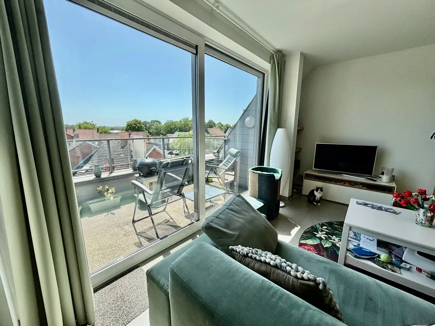 Ruim duplexappartement met dubbele garage te Kachtem. foto 9