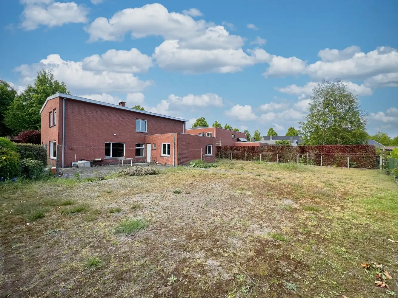 Heel ruime woning met polyvalente ruimte + tuin (791m²) foto {{pictureIndex}}