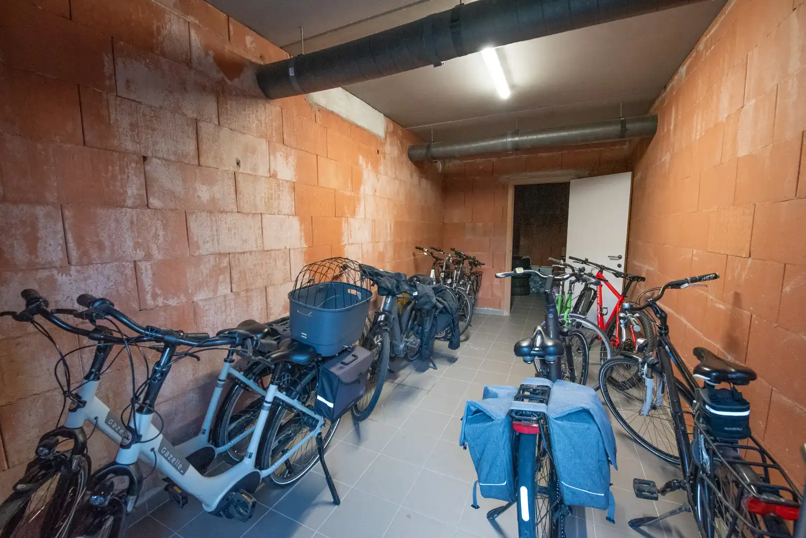 Recent nieuwbouwappartement met ruim terras te koop in Zulte (Machelen) foto 10