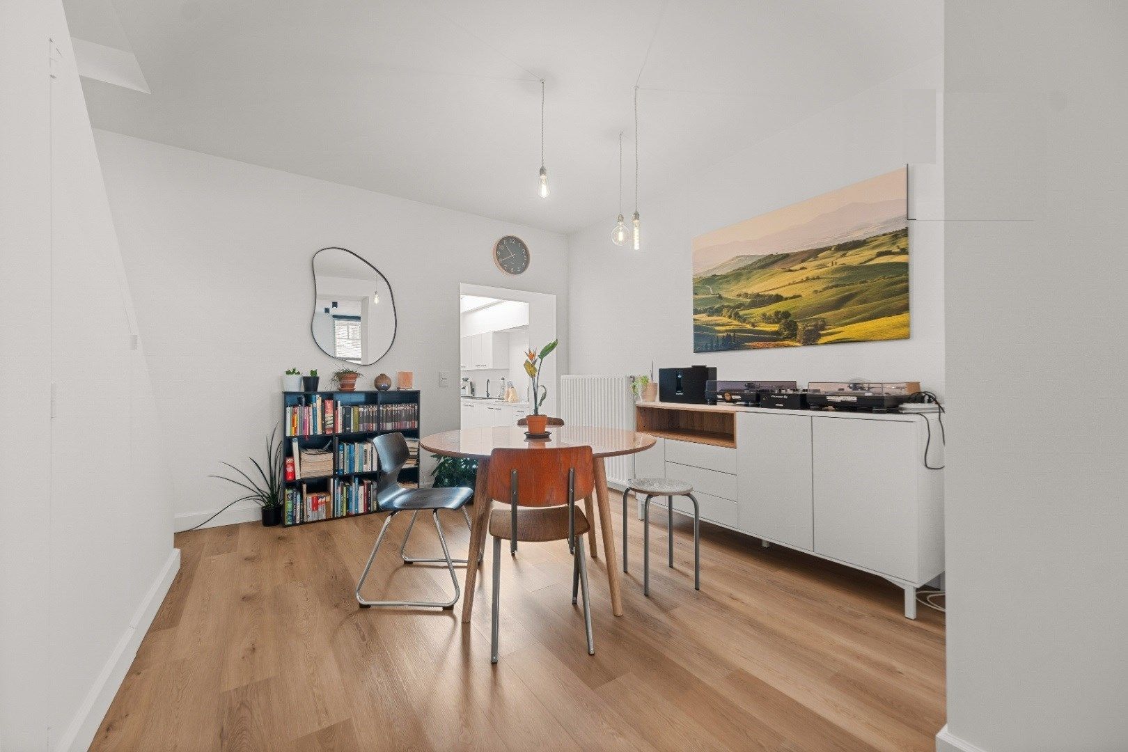 Mooi gerenoveerde woning met terrastuin *** PAS VRIJ VANAF 1 JANUARI, NIET VROEGER! foto 4