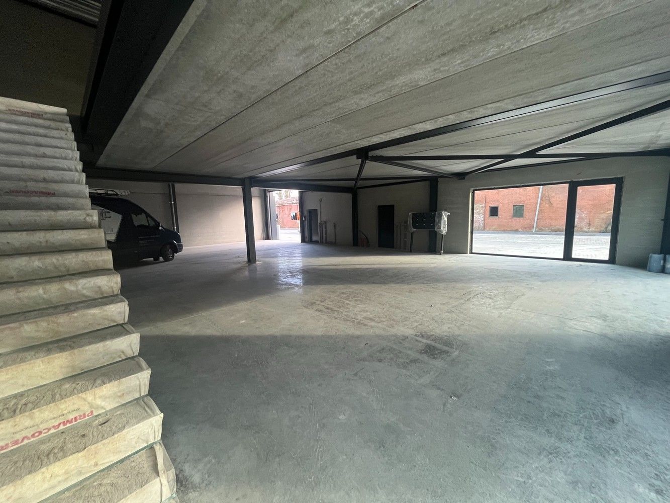 Showroom + kantoren foto 9