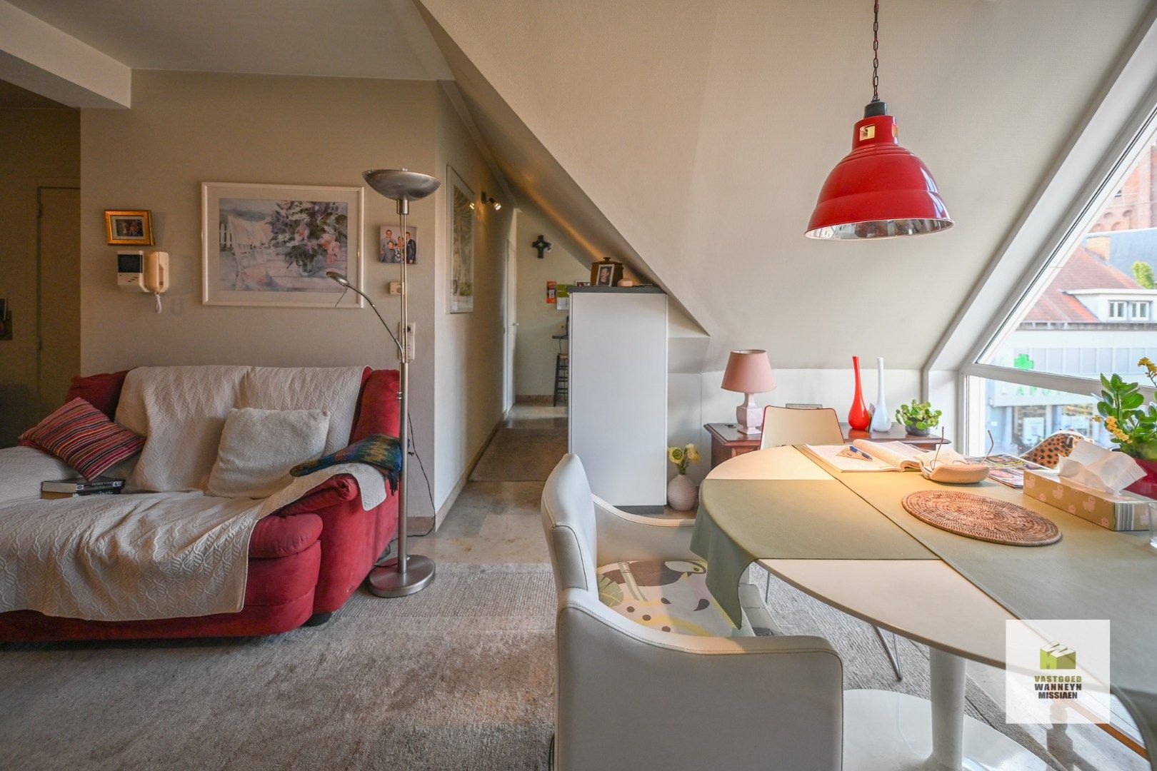 Instapklaar 2 slaapkamer appartement mét garagebox in centrum Wingene foto 6