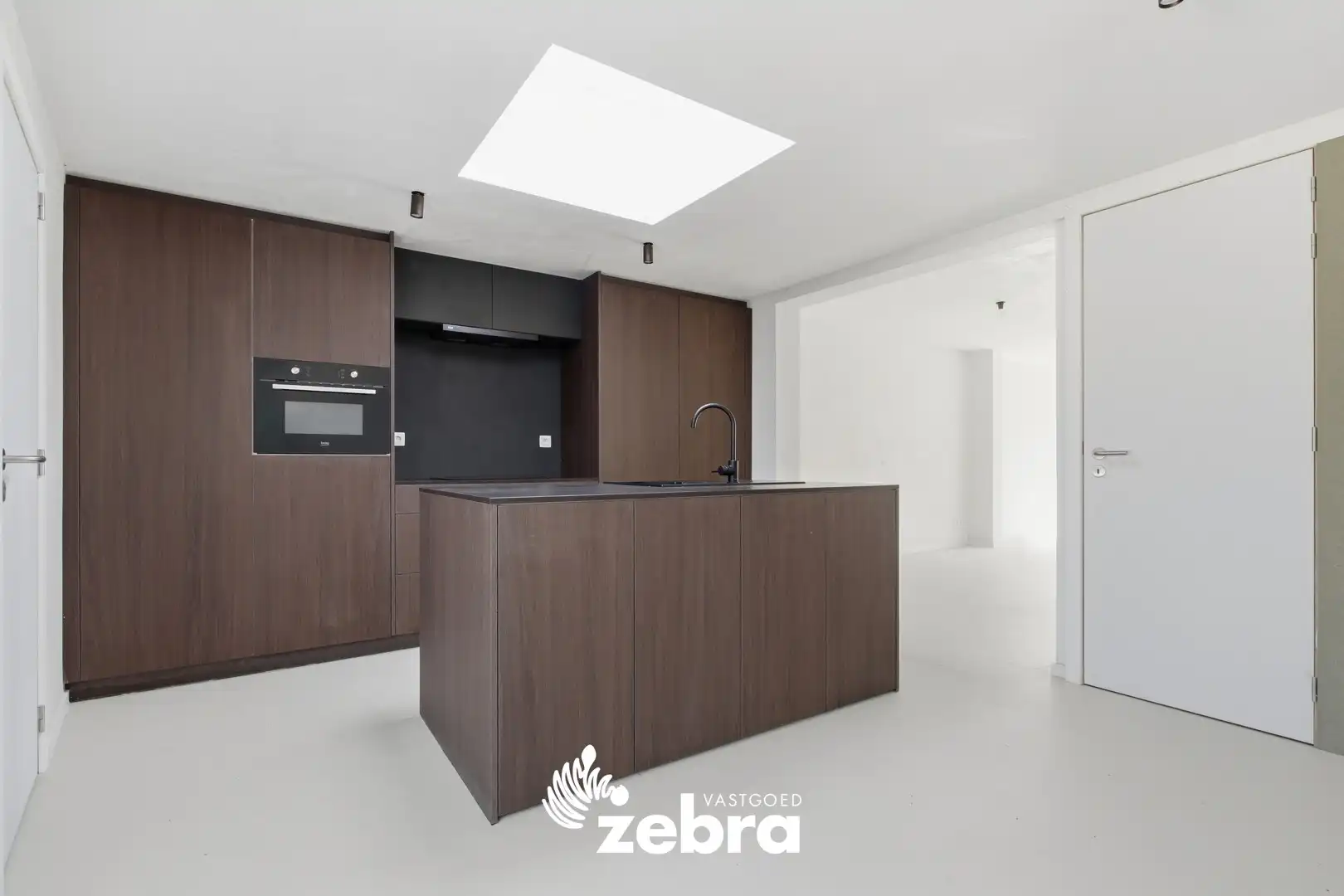 Gerenoveerde woning met 3 slaapkamers en tuin te Oostrozebeke! foto 4