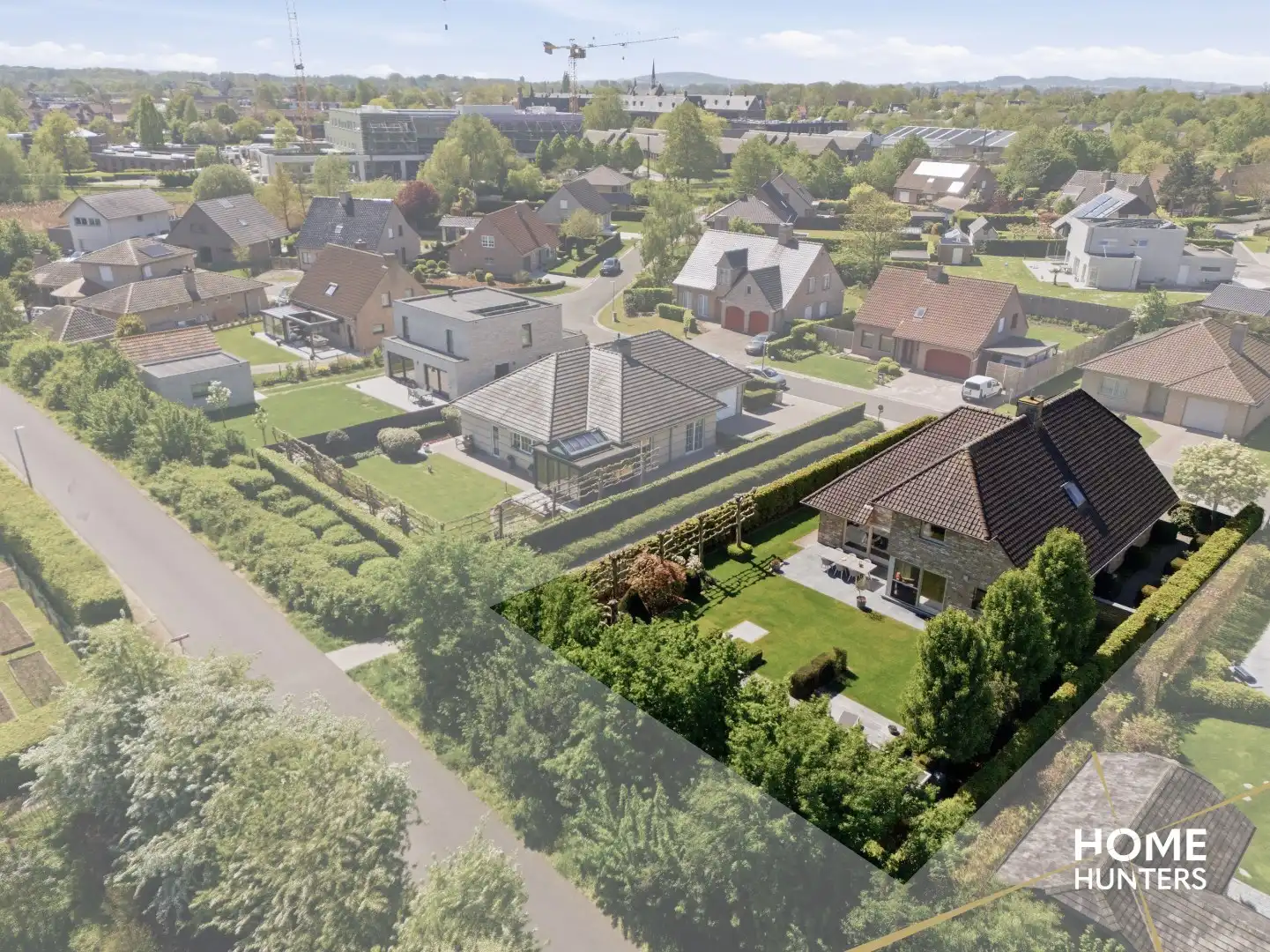 luxe villa met 4 slaapkamers, ruime tuin en een dubbele garage op een rustige locatie te Ieper foto 41