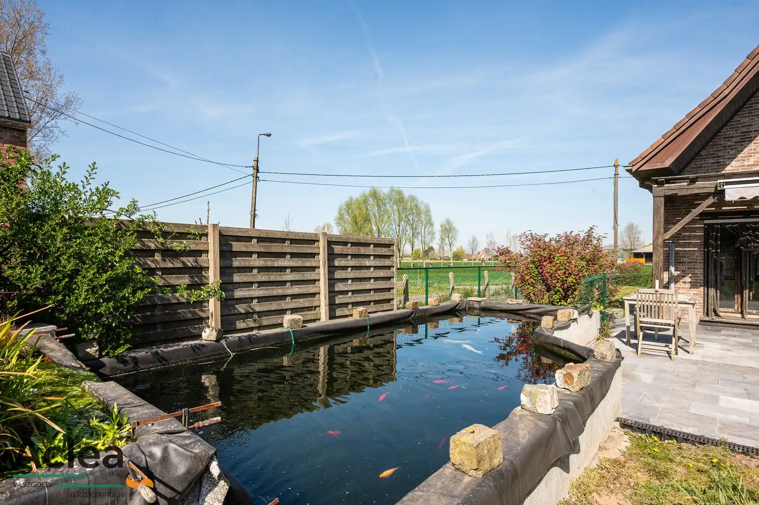 Rustig gelegen villa in landelijke stijl, omgeven door groen en natuur foto 25