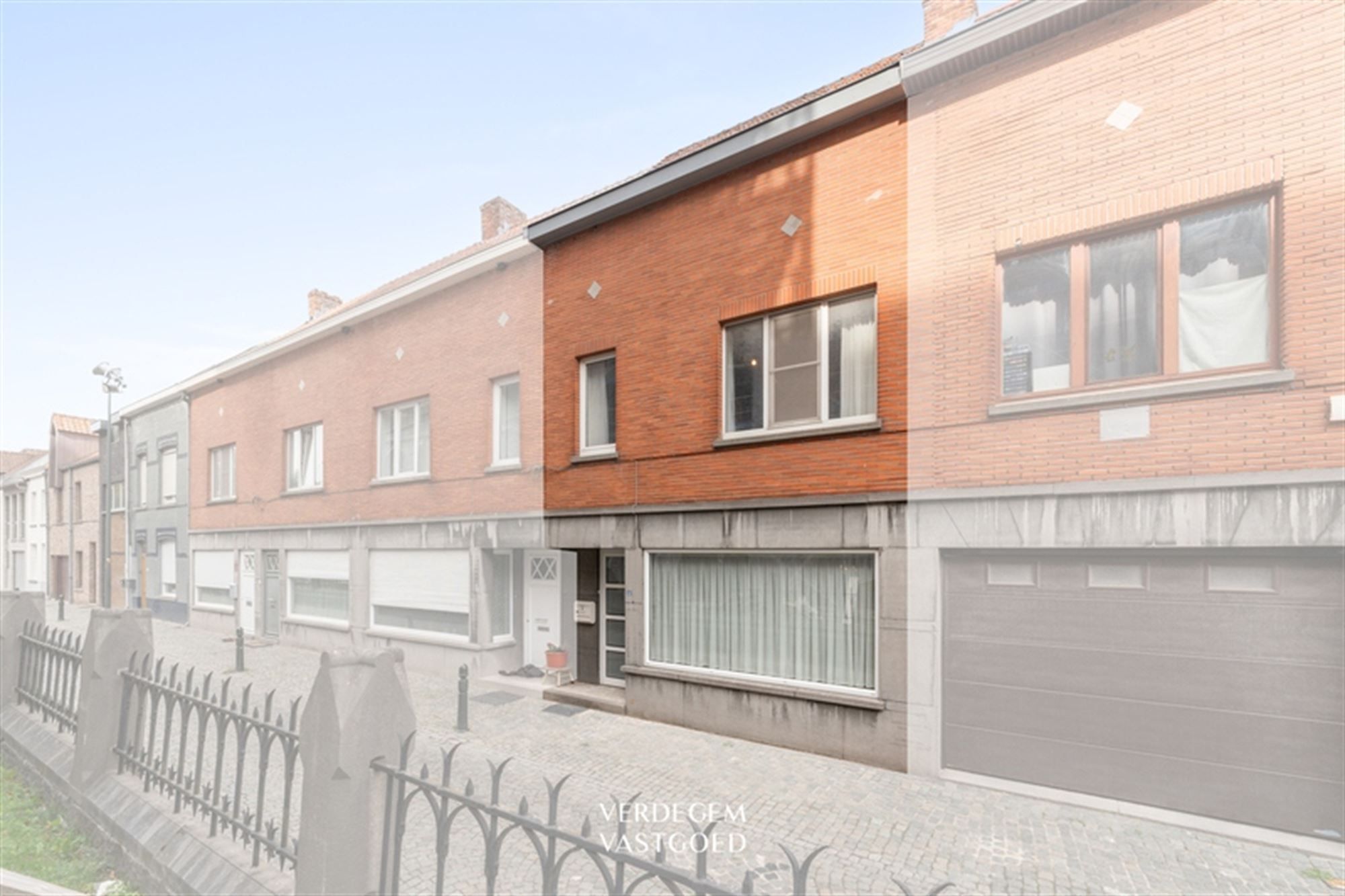 Hoofdfoto van de publicatie: Wonen onder de kerktoren: woning met 3 slaapkamers en buitenruimte
