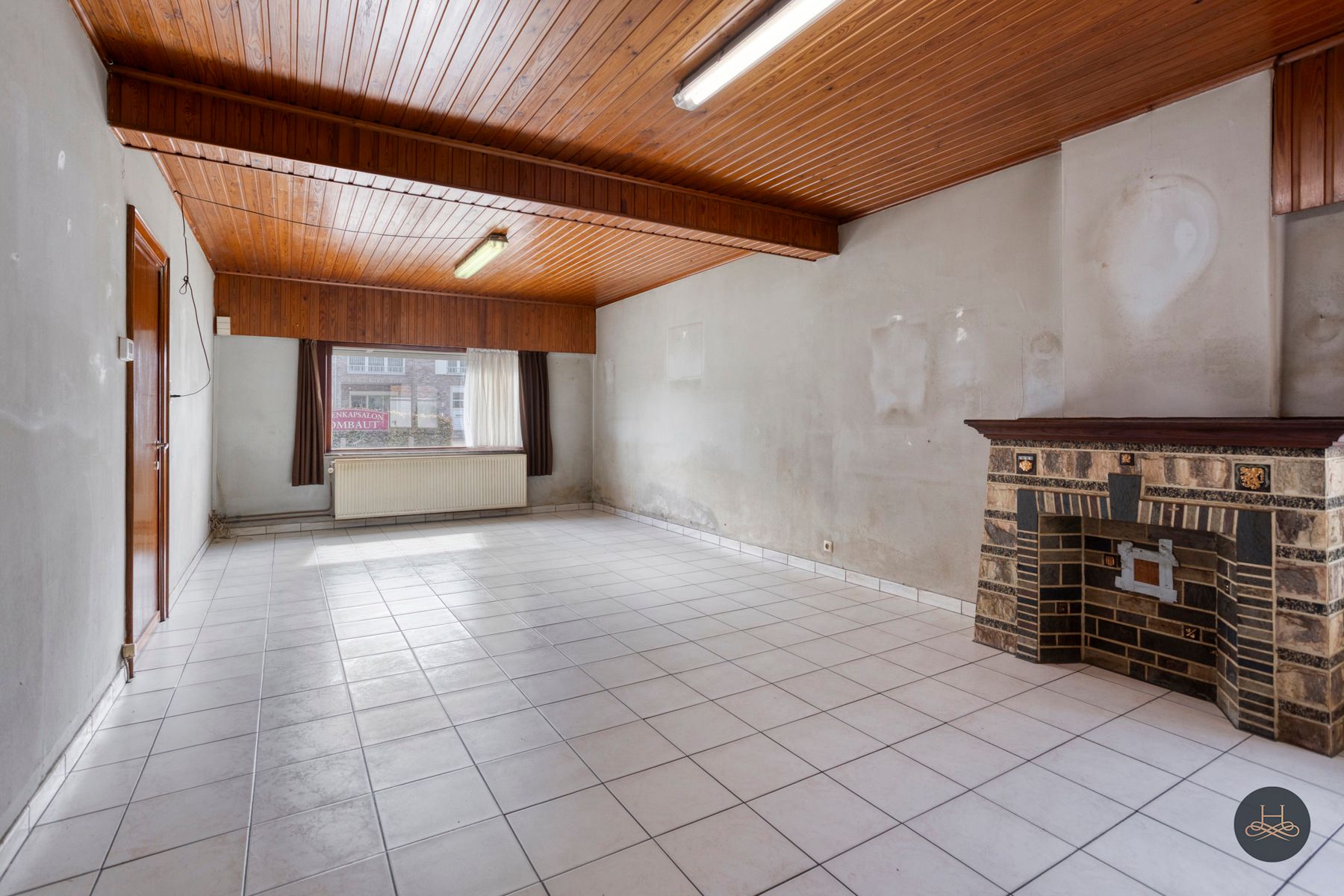Karaktervolle, te renoveren woning op mooi perceel  foto 4