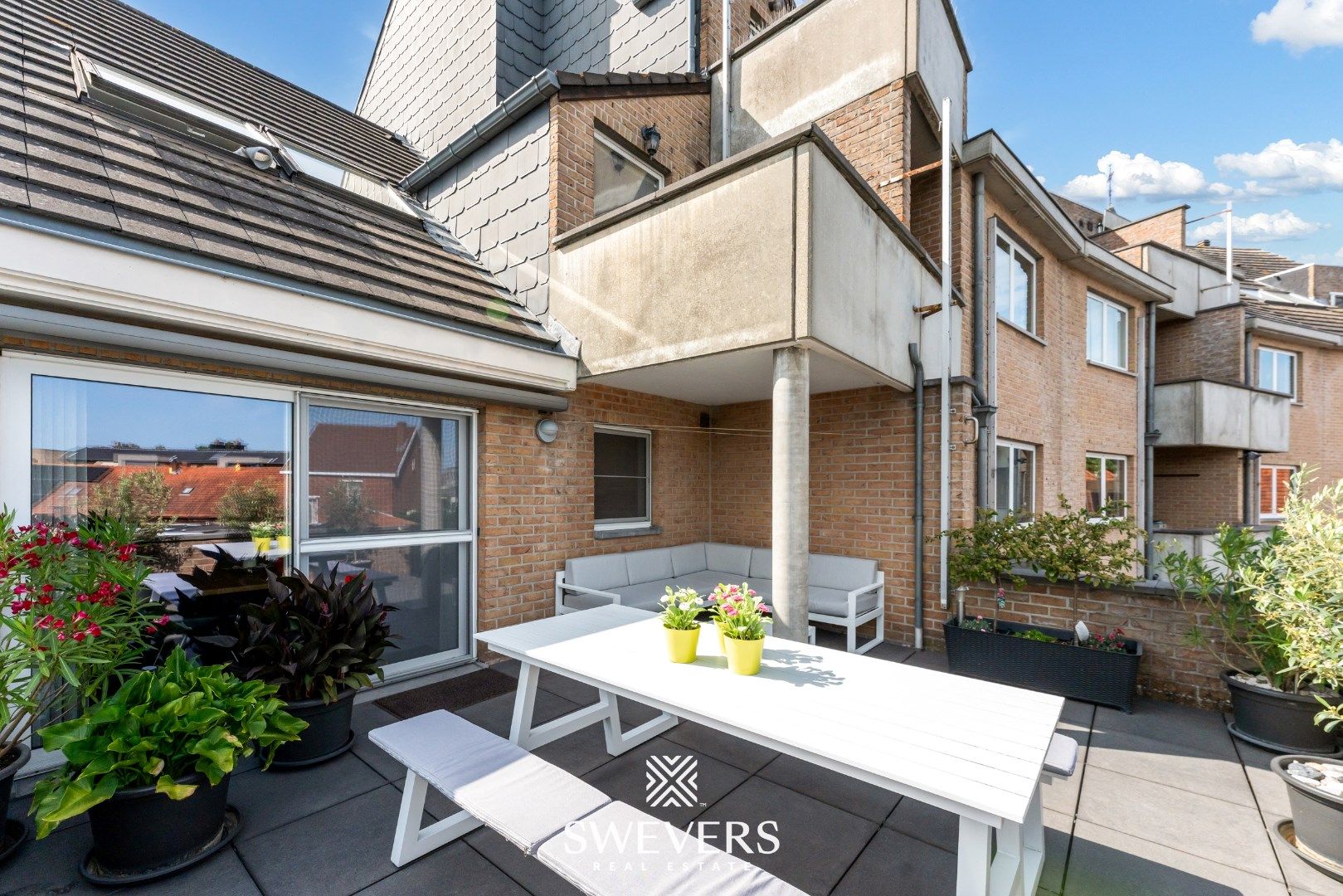 Comfortabel wonen met ruim Terras, 2 Slaapkamers, parkeerkelder & berging foto 24