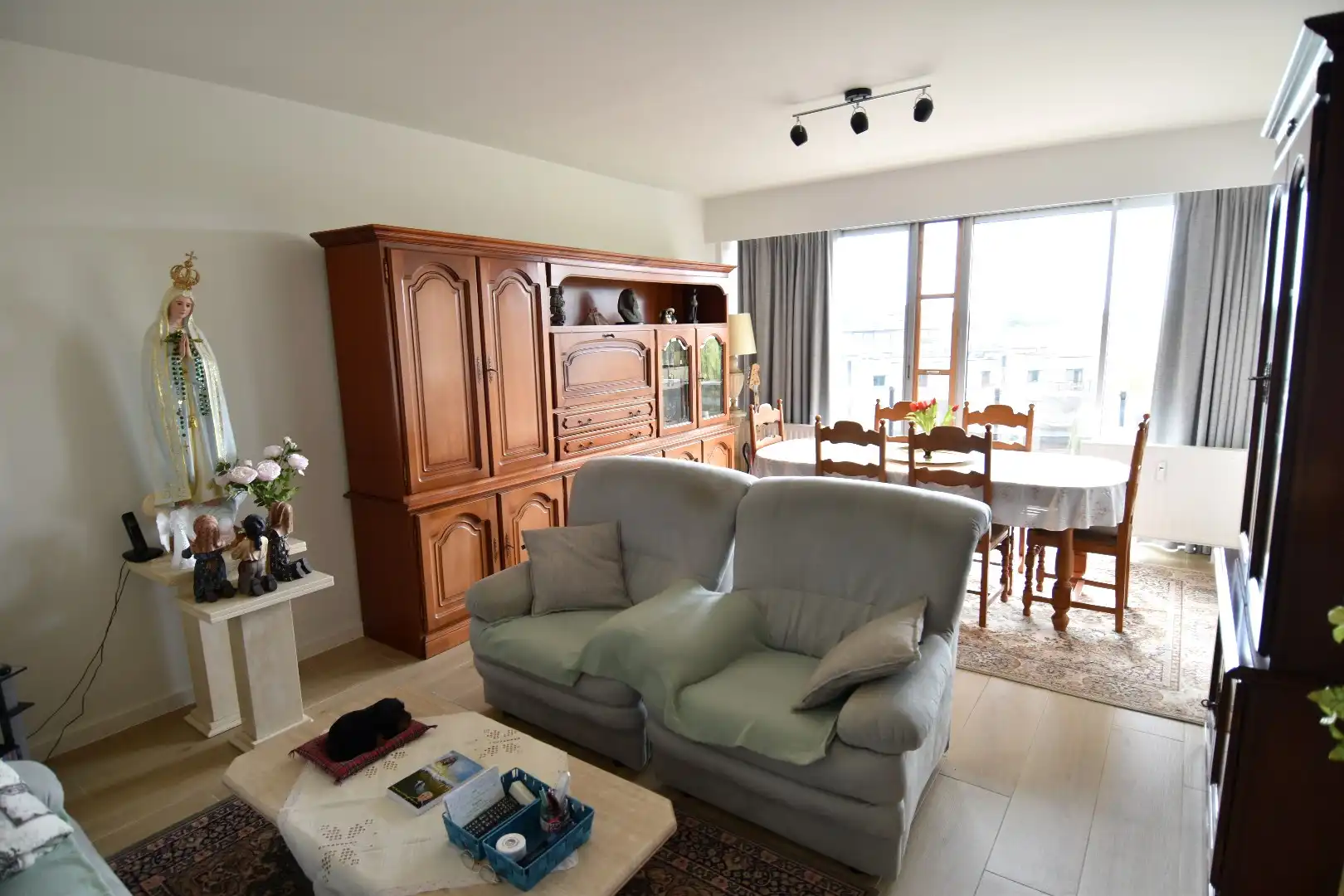 Instapklaar 2-slaapkamerappartement te koop op toplocatie in het hart van Gullegem foto 4