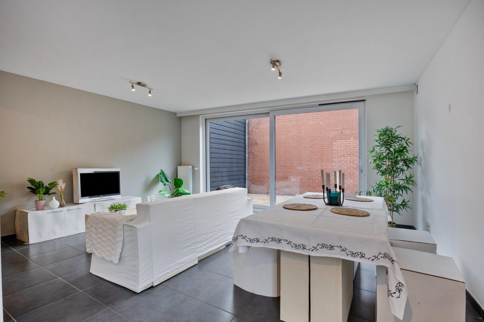 Instapklaar glvl appartement met terras foto 2