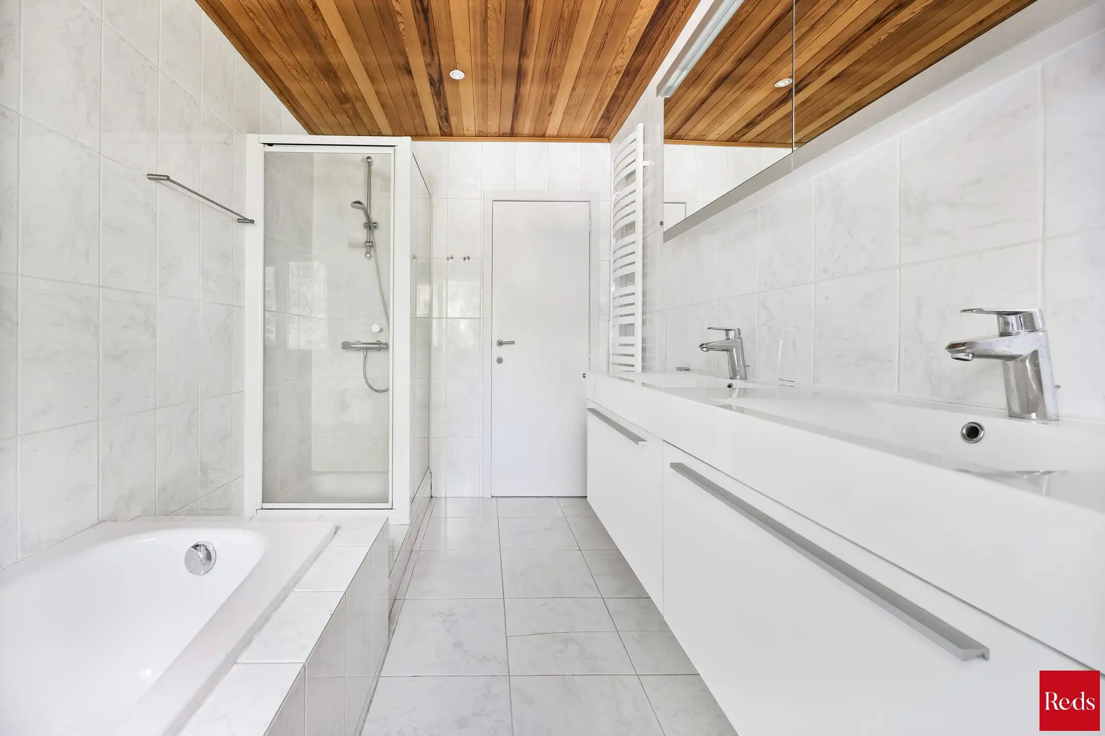 Villa met zwembad omringd door natuur en maximale privacy foto 24