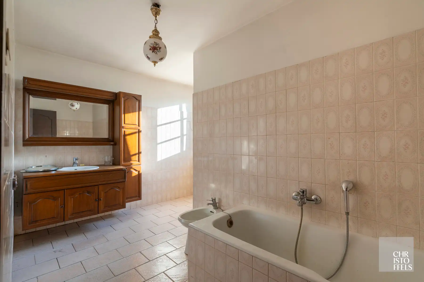 Te renoveren landhuis met bijgebouw van ca 70m² op perceel van 1.390 m²  foto 11